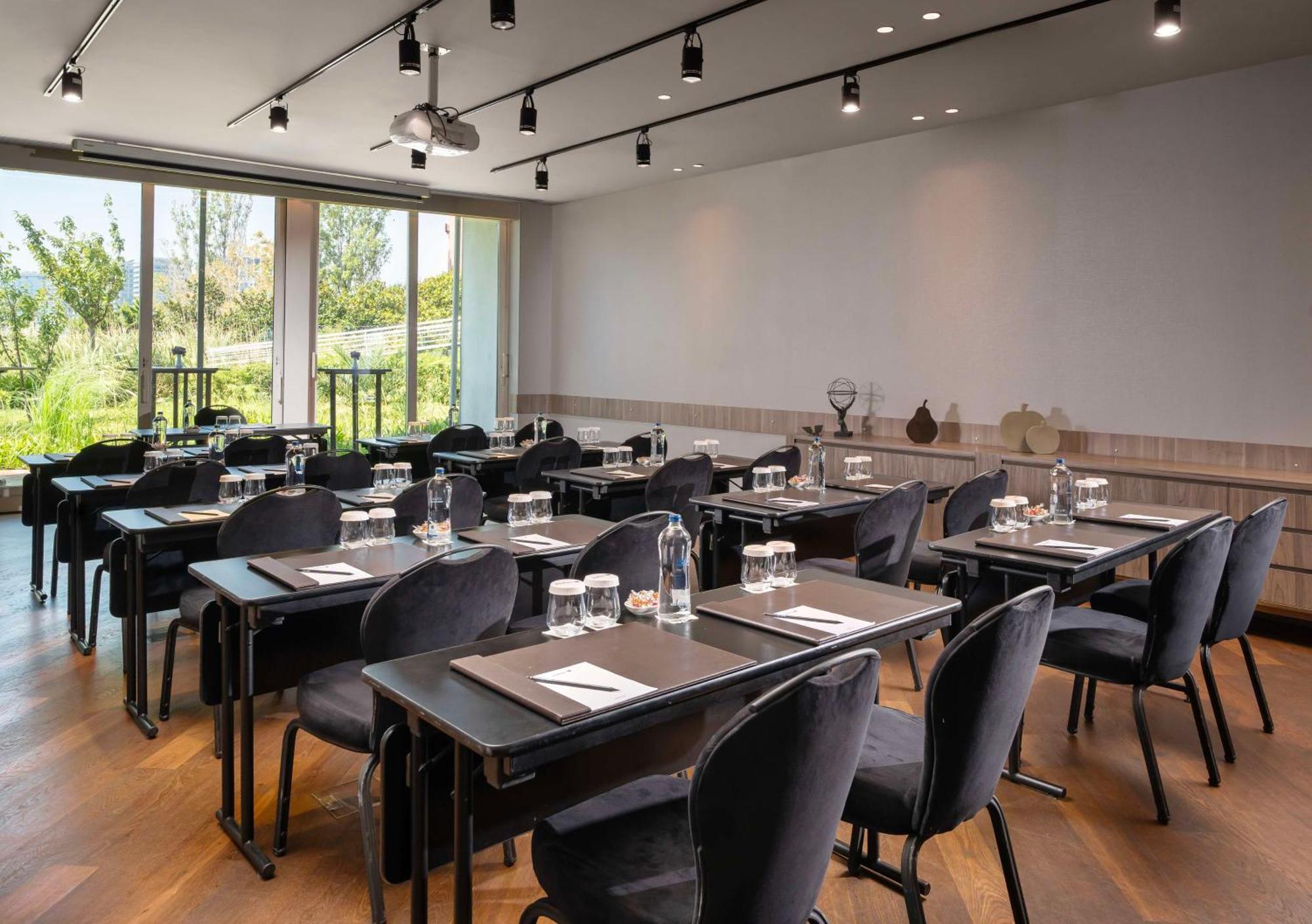 Radisson Blu Hotel Istanbul Ottomare Ngoại thất bức ảnh The meeting room