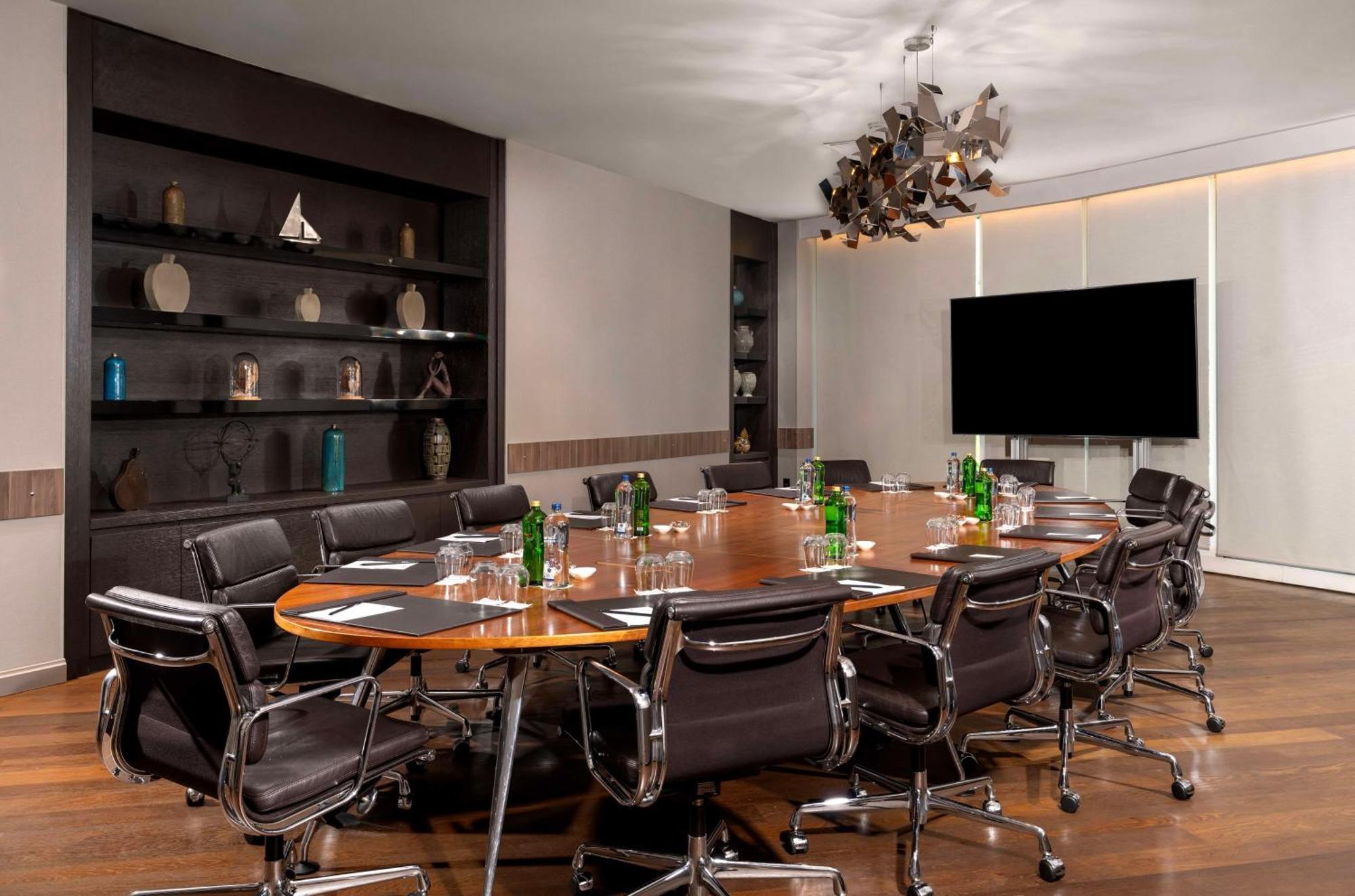 Radisson Blu Hotel Istanbul Ottomare Ngoại thất bức ảnh Meeting room at the Westin Palace, Madrid