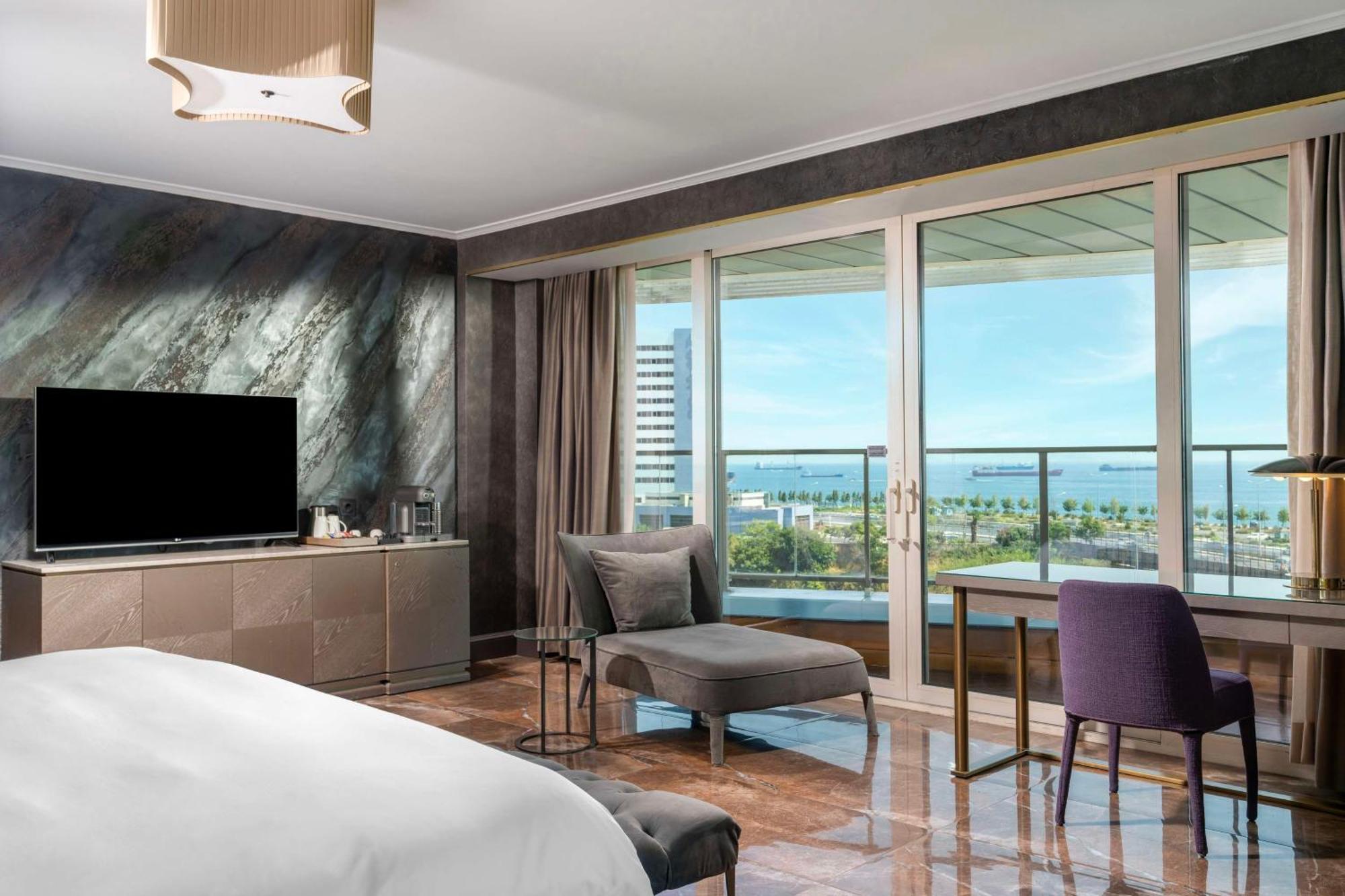 Radisson Blu Hotel Istanbul Ottomare Ngoại thất bức ảnh A guest room at the Westin