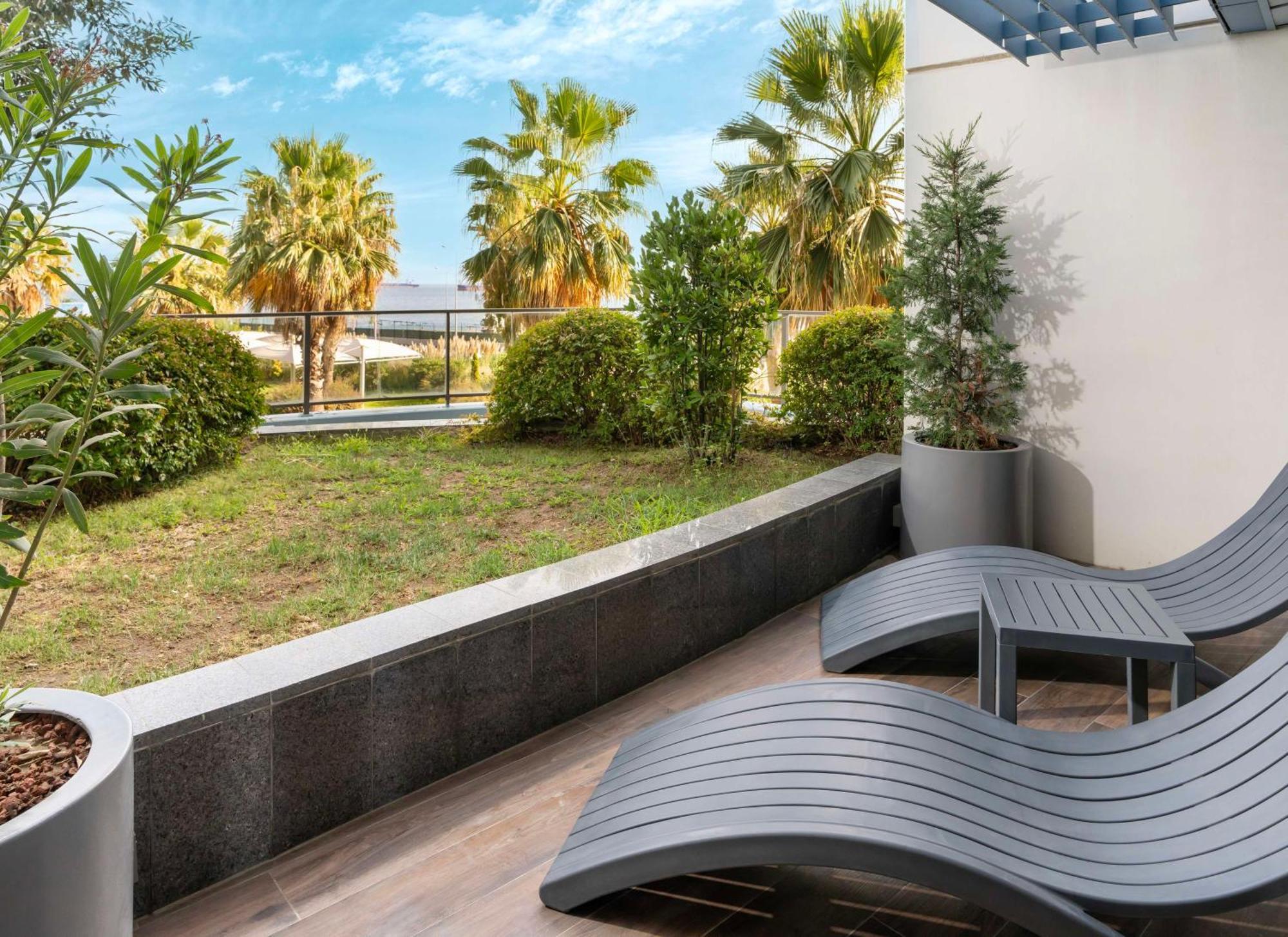 Radisson Blu Hotel Istanbul Ottomare Ngoại thất bức ảnh The rooftop garden