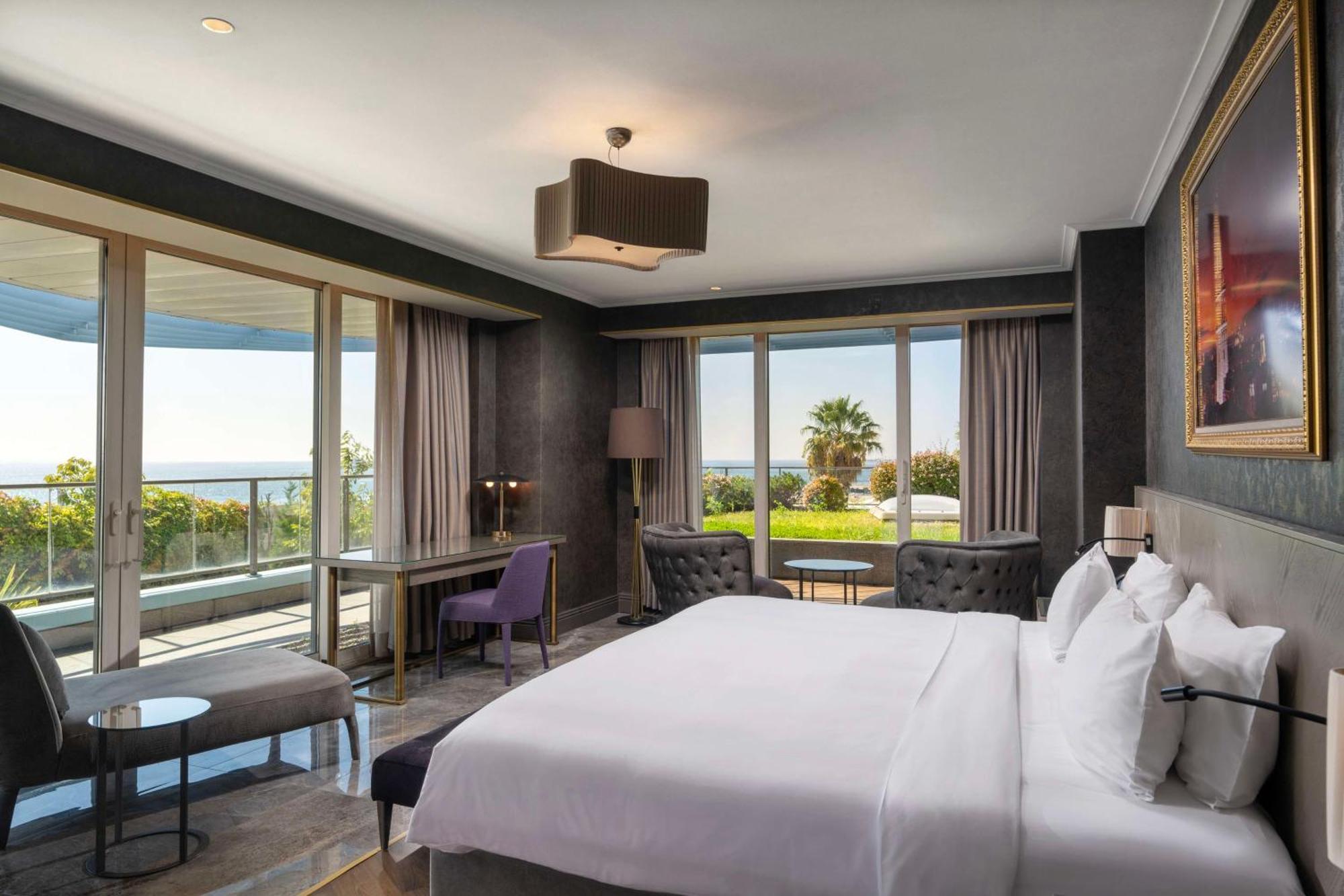 Radisson Blu Hotel Istanbul Ottomare Ngoại thất bức ảnh A guest room at the hotel
