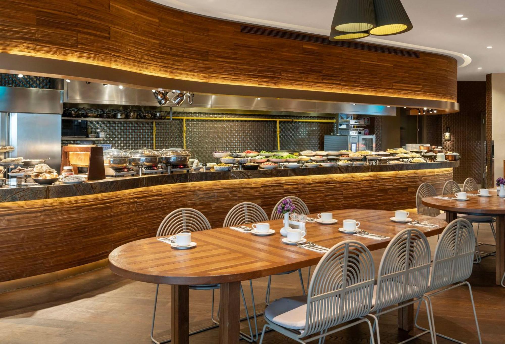Radisson Blu Hotel Istanbul Ottomare Ngoại thất bức ảnh The restaurant at the hotel
