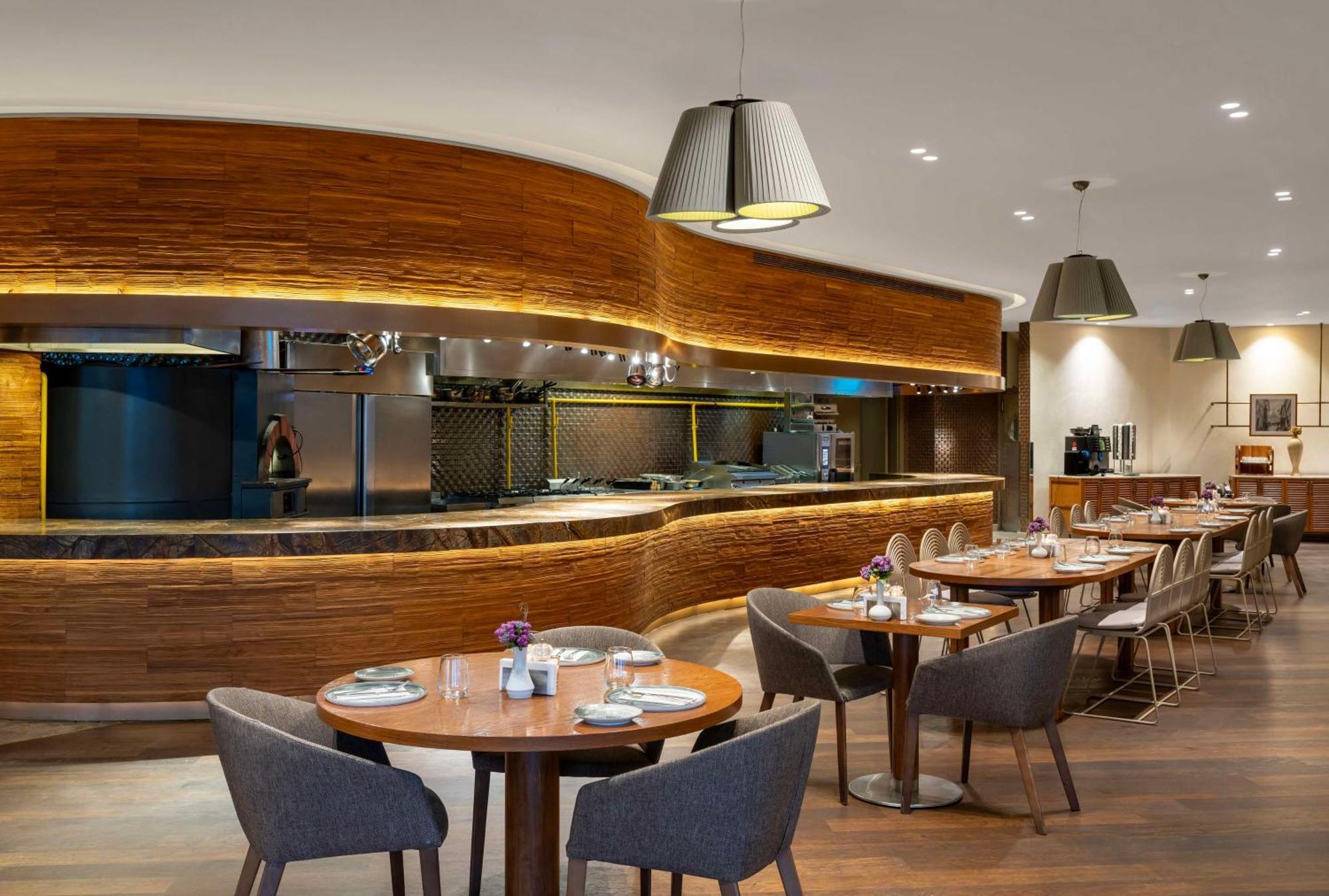 Radisson Blu Hotel Istanbul Ottomare Ngoại thất bức ảnh The interior of the restaurant